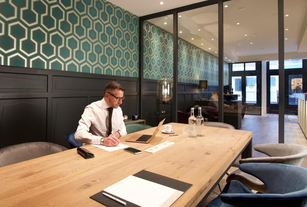 Brasss Hotel Suites Haarlem Exterior foto A meeting room at the hotel
