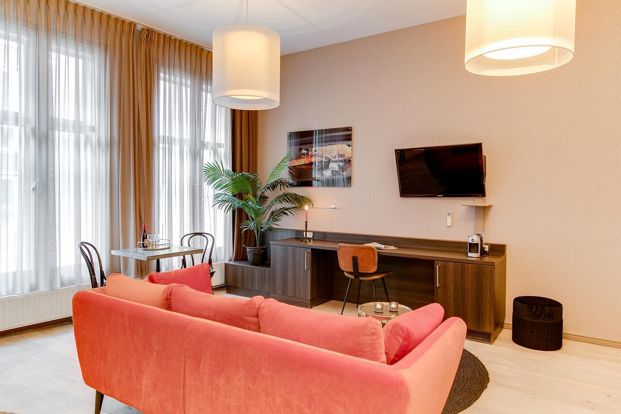 Brasss Hotel Suites Haarlem Exterior foto A living room at the hotel