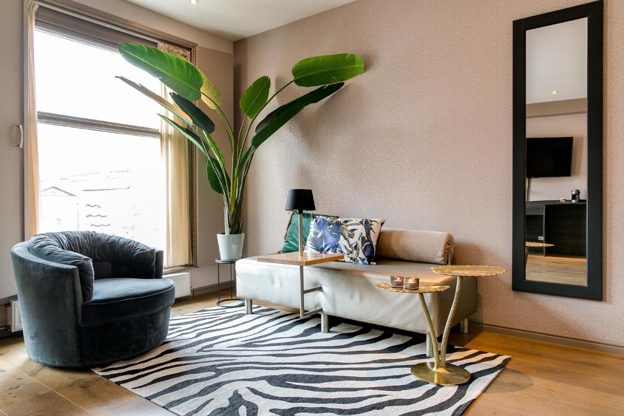 Brasss Hotel Suites Haarlem Exterior foto A living room in a serviced apartment in London