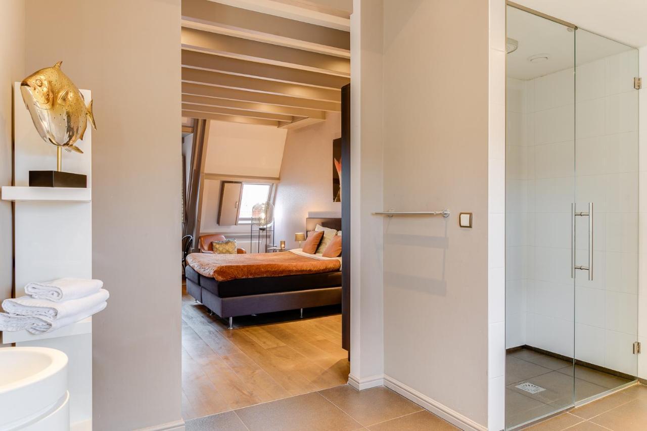 Brasss Hotel Suites Haarlem Exterior foto A sliding door