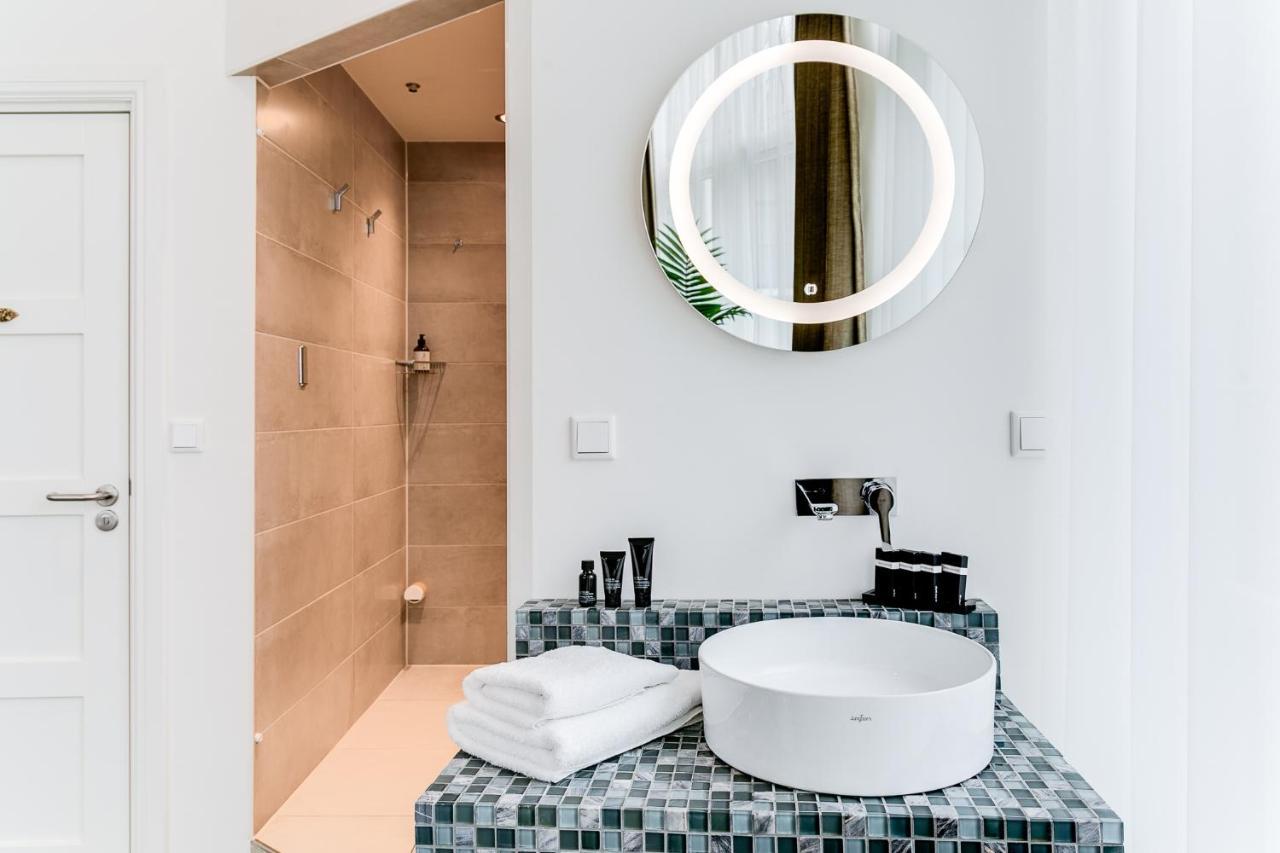 Brasss Hotel Suites Haarlem Exterior foto Bathroom