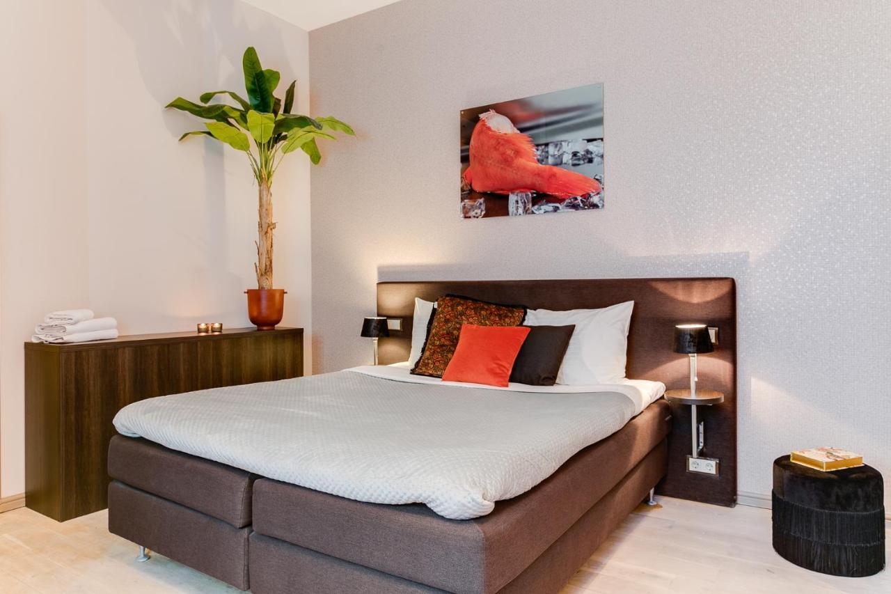 Brasss Hotel Suites Haarlem Exterior foto A bedroom at the hotel