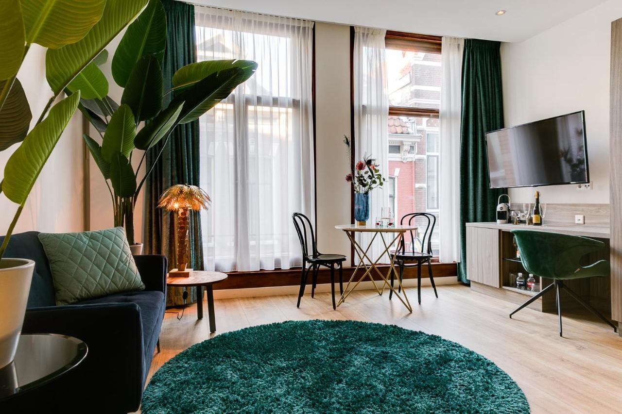 Brasss Hotel Suites Haarlem Exterior foto A typical apartment at the hotel